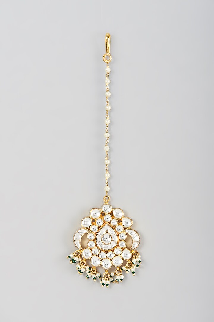 Gold Finish Kundan Polki & Pearl Maang Tikka by VASTRAA Jewellery at Pernia's Pop Up Shop