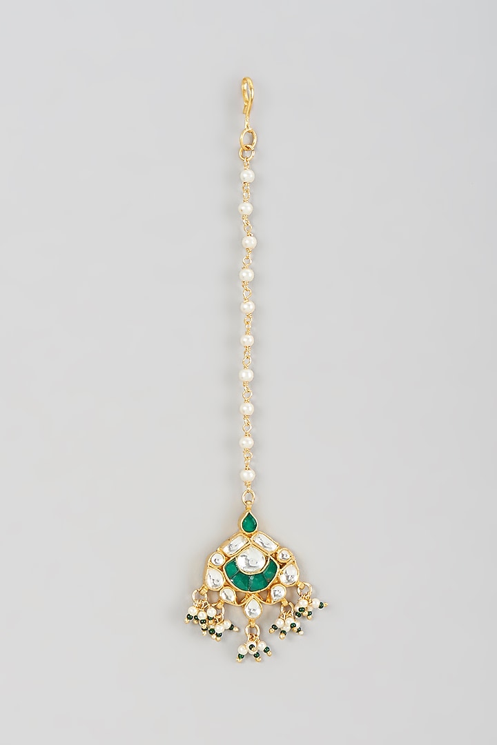 Gold Finish Pearl & Kundan Polki Maang Tikka by VASTRAA Jewellery at Pernia's Pop Up Shop