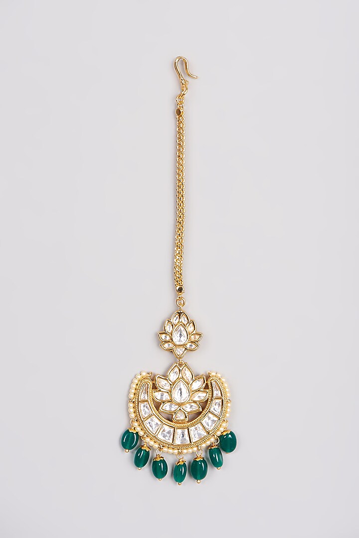 Gold Finish Kundan Polki & Green Drop Maang Tikka by VASTRAA Jewellery at Pernia's Pop Up Shop