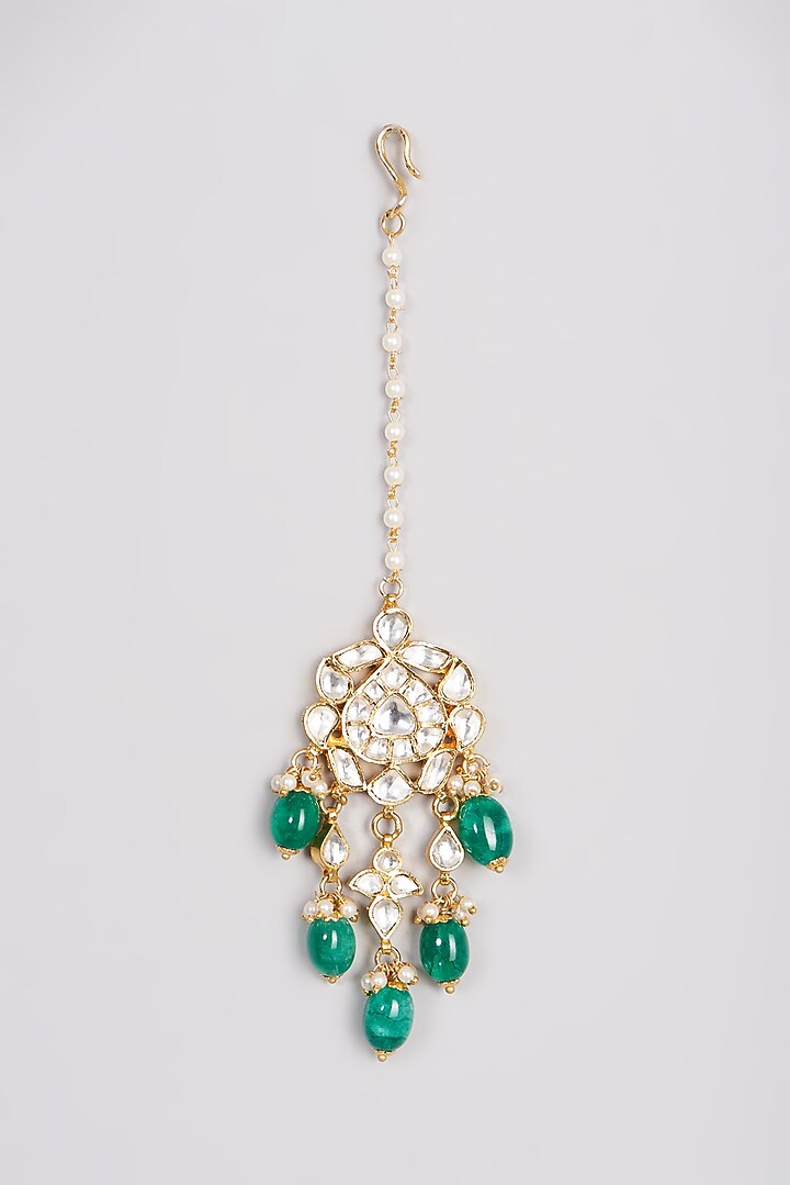 Gold Finish Kundan Polki & Green Drop Maang Tikka by VASTRAA Jewellery at Pernia's Pop Up Shop
