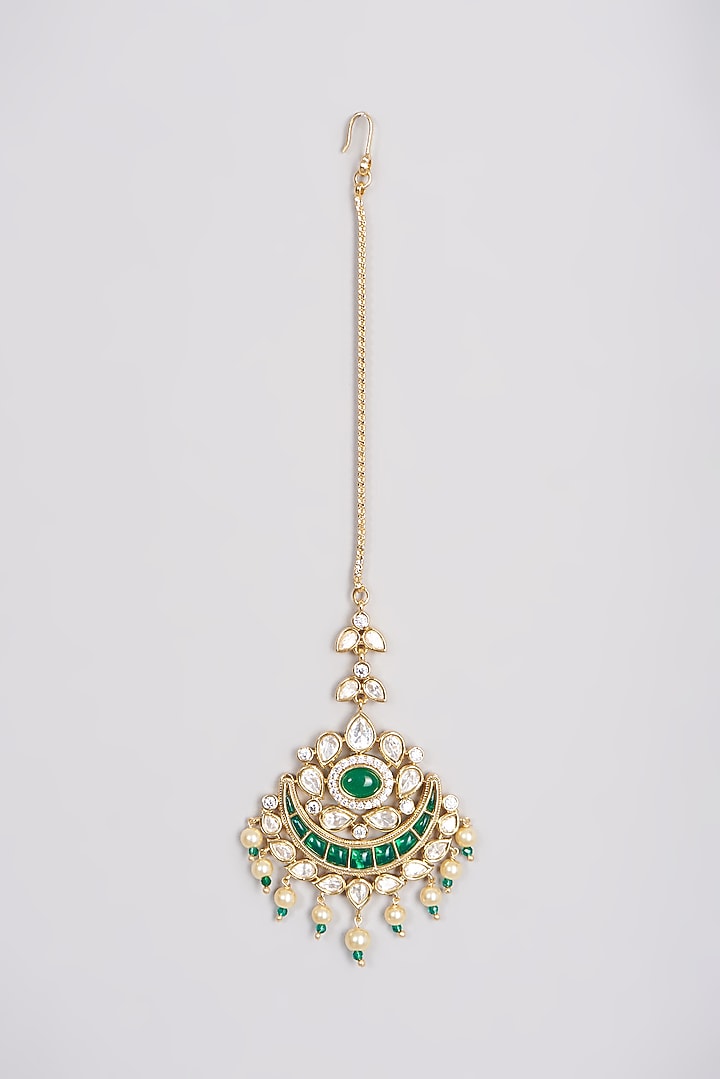 Gold Finish Kundan Polki & Green Drop Maang Tikka by VASTRAA Jewellery at Pernia's Pop Up Shop