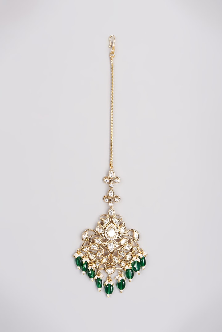 Gold Finish Kundan Polki & Green Drop Maang Tikka by VASTRAA Jewellery at Pernia's Pop Up Shop