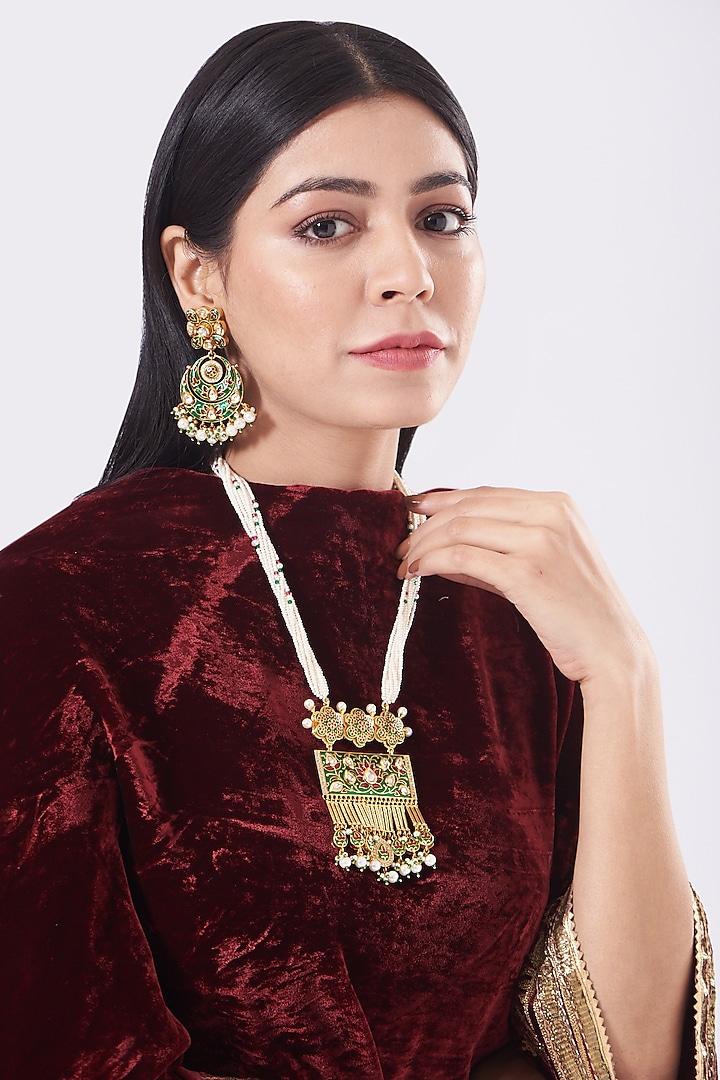 Gold Finish Kundan Polki & Green Semi Precious Stones Necklace Set by VASTRAA Jewellery at Pernia's Pop Up Shop