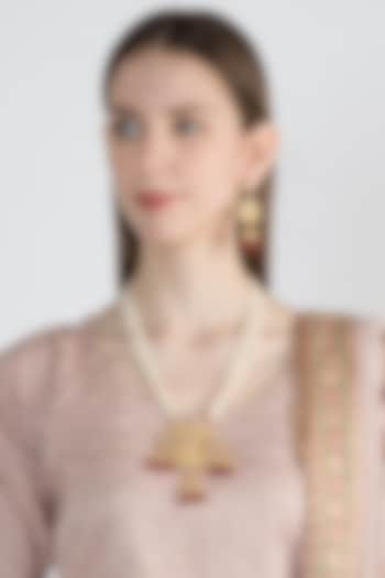 Gold Finish Kundan Polki & Faux Pearl Pendant Necklace Set by VASTRAA Jewellery at Pernia's Pop Up Shop