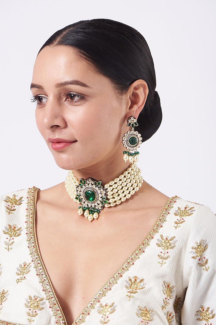 Gold Finish Kundan Polki & Green Stone Choker Necklace Set by VASTRAA Jewellery at Pernia's Pop Up Shop