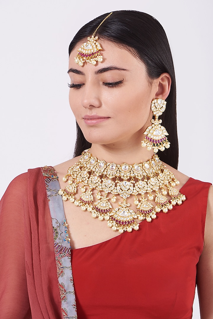 Gold Finish Kundan Polki & Red Stone Choker Necklace Set by VASTRAA Jewellery at Pernia's Pop Up Shop