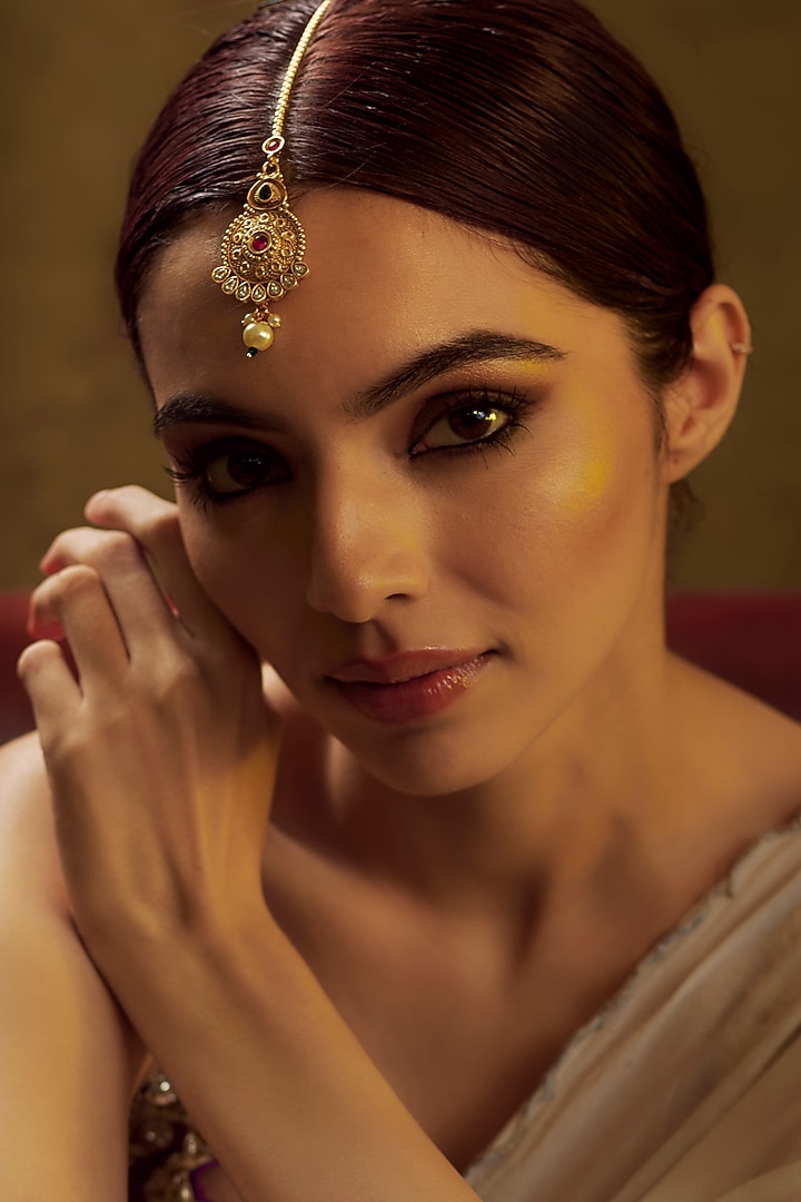 Gold Finish Kundan Polki Temple Maangtikka by VASTRAA Jewellery at Pernia's Pop Up Shop