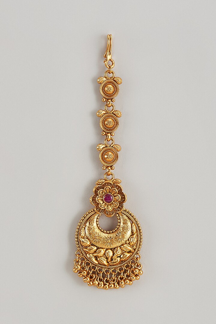 Gold Finish Synthetic Stone Temple Maangtikka by VASTRAA Jewellery at Pernia's Pop Up Shop