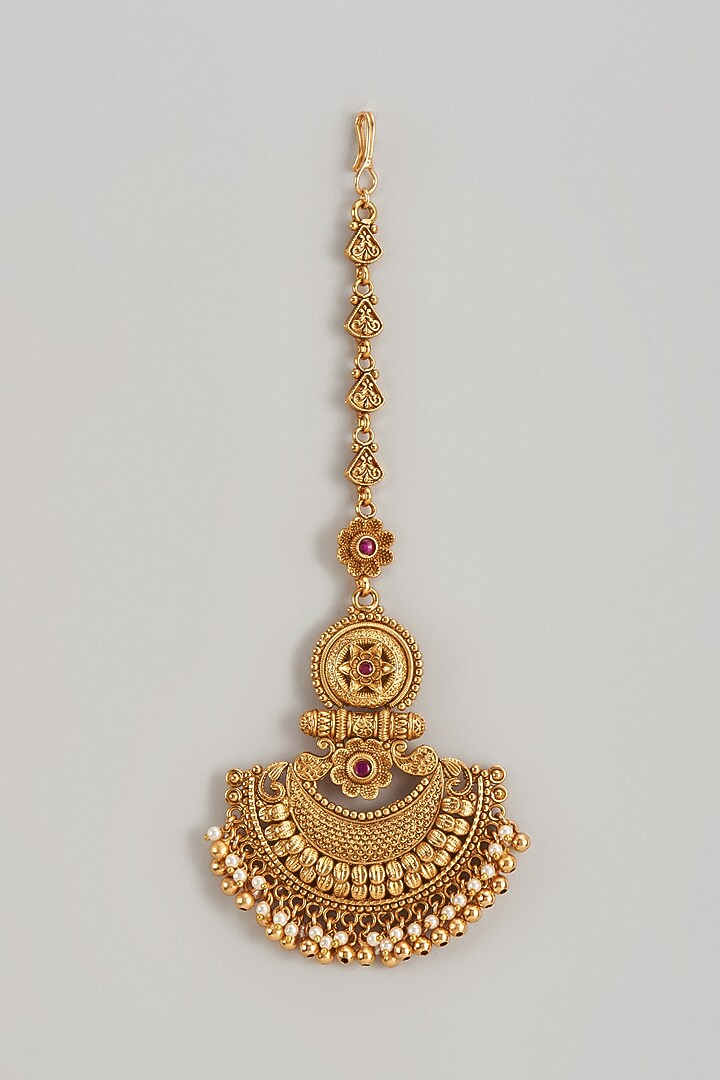 Gold Finish Synthetic Stone Temple Maangtikka by VASTRAA Jewellery at Pernia's Pop Up Shop