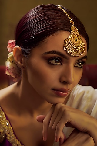 Gold Finish Kundan Polki Temple Maangtikka by VASTRAA Jewellery