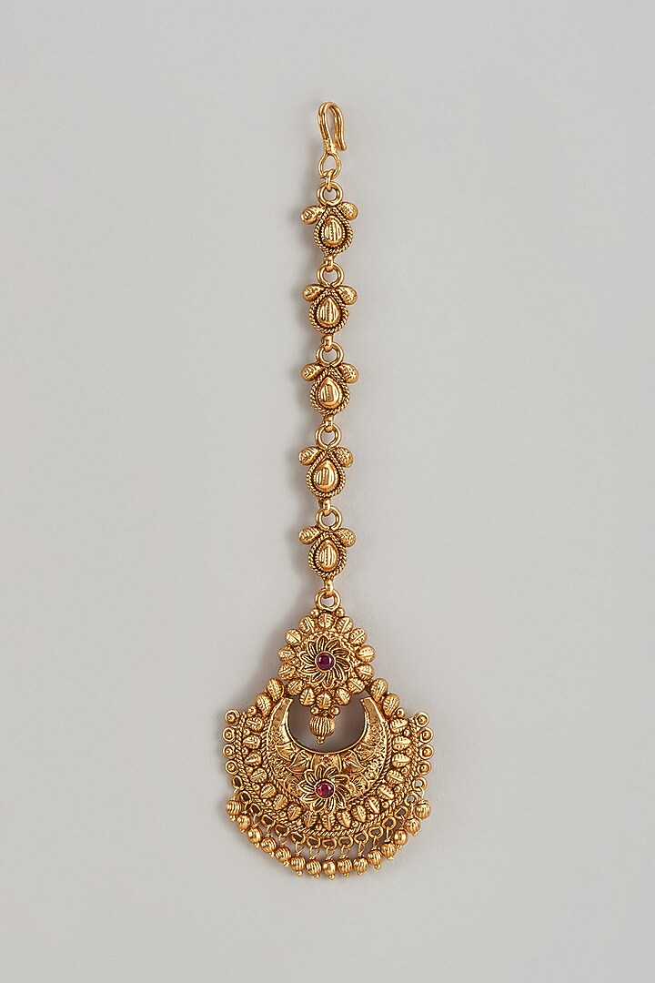 Gold Finish Kundan Polki Temple Maangtikka by VASTRAA Jewellery at Pernia's Pop Up Shop