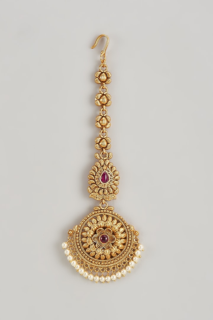 Gold Finish Kundan Polki Temple Maangtikka by VASTRAA Jewellery at Pernia's Pop Up Shop