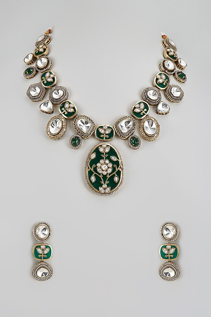 Gold Finish Kundan Polki & Emerald Necklace Set by VASTRAA Jewellery at Pernia's Pop Up Shop