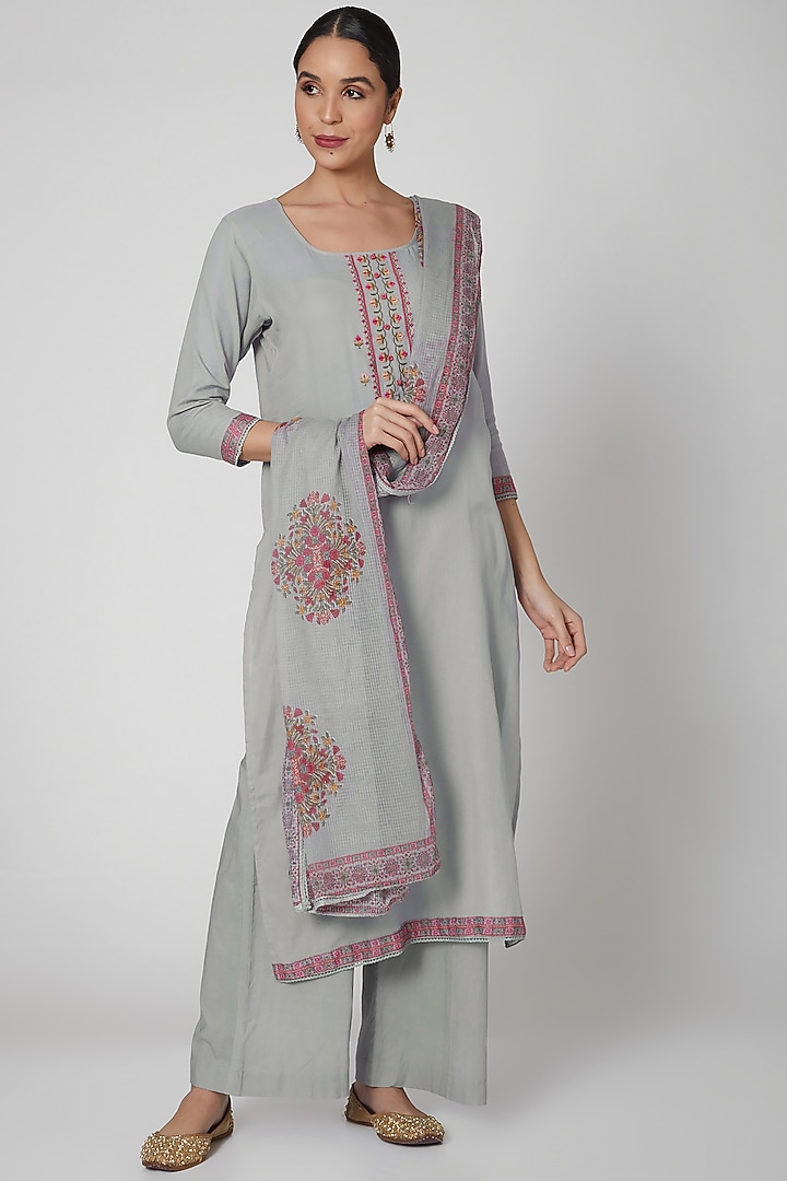 Grey Embroidered Kurta Set by VASTRAA at Pernia's Pop Up Shop