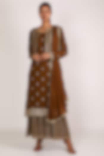 Copper Embroidered Kurta Set by VASTRAA at Pernia's Pop Up Shop