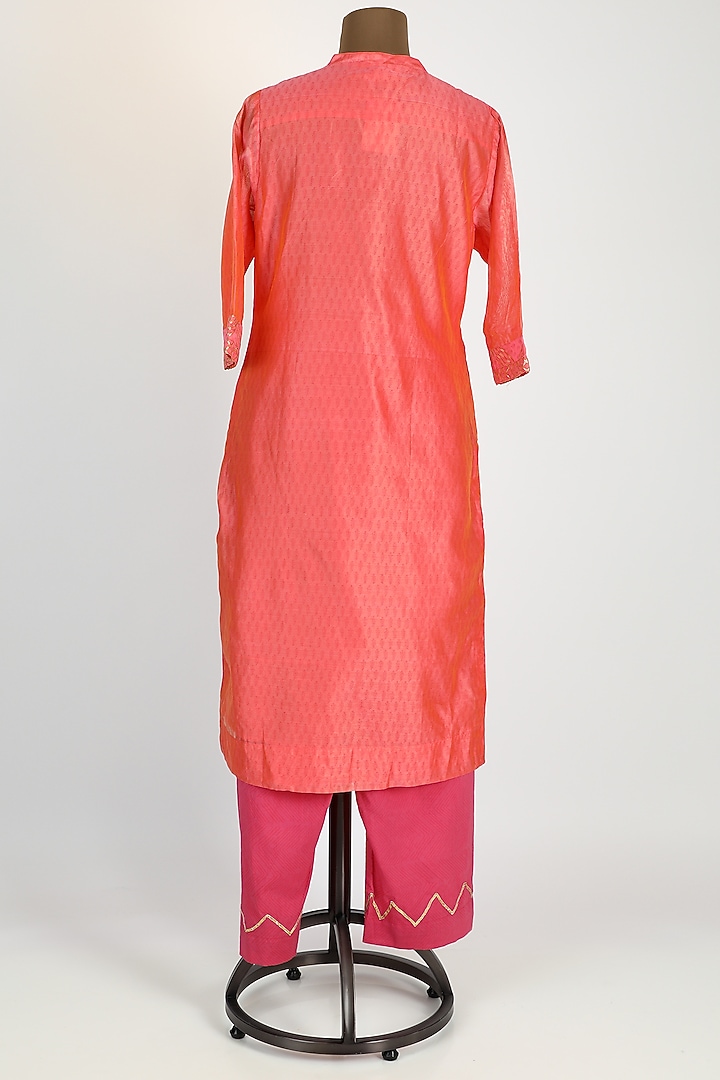 Peach & Pink Printed Kurta Set by VASTRAA at Pernia's Pop Up Shop