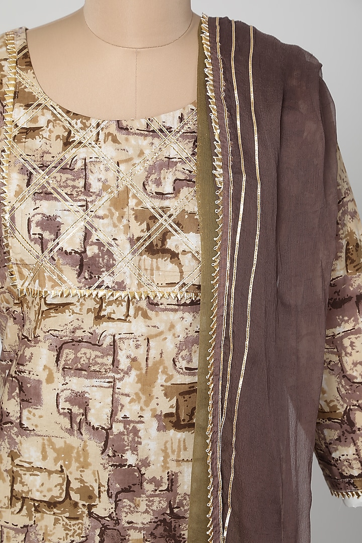 Mehendi Green Printed Kurta Set by VASTRAA at Pernia's Pop Up Shop