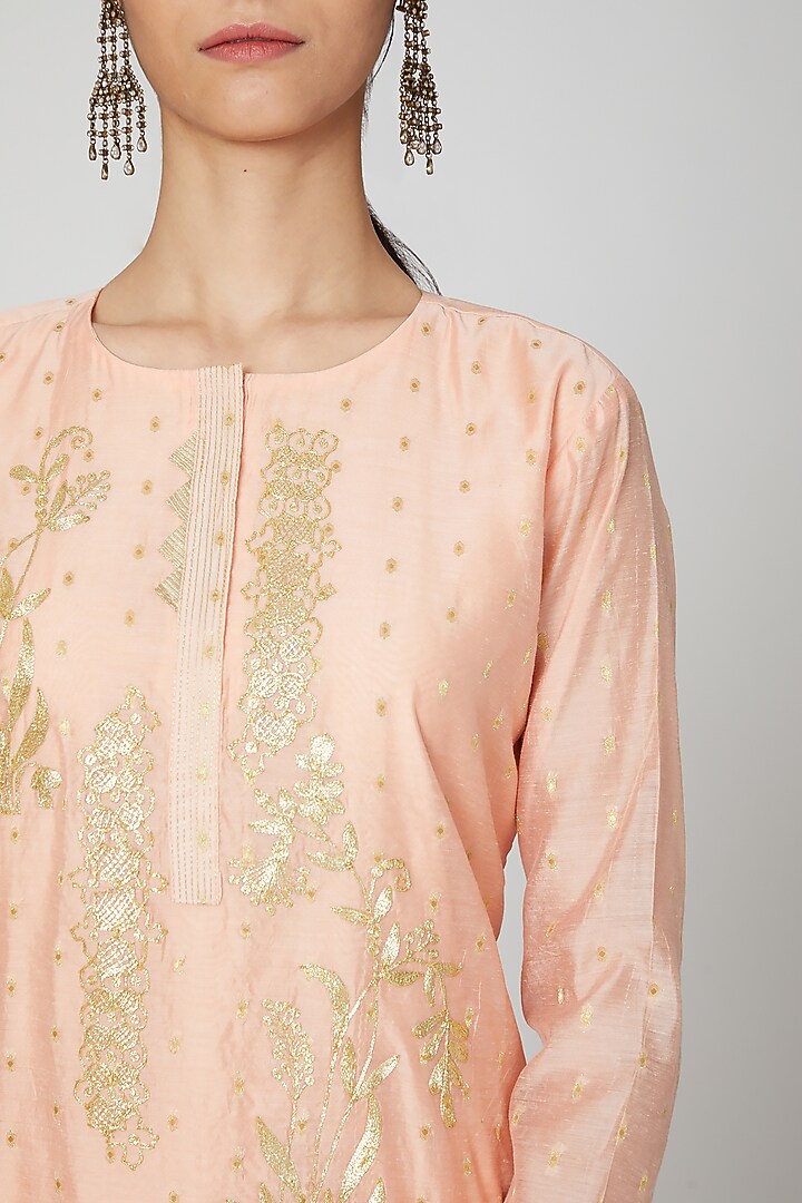 Peach Embroidered Kurta Set by VASTRAA at Pernia's Pop Up Shop