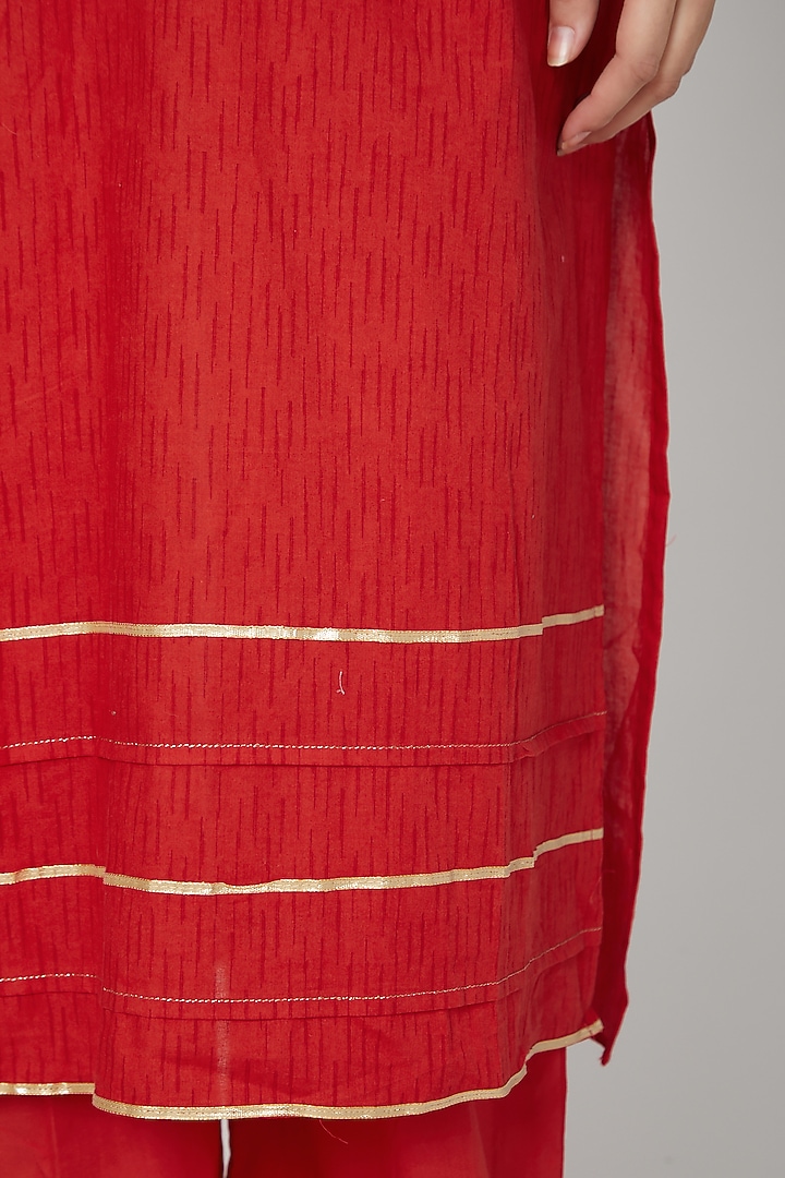 Red & White Printed Kurta Set by VASTRAA at Pernia's Pop Up Shop