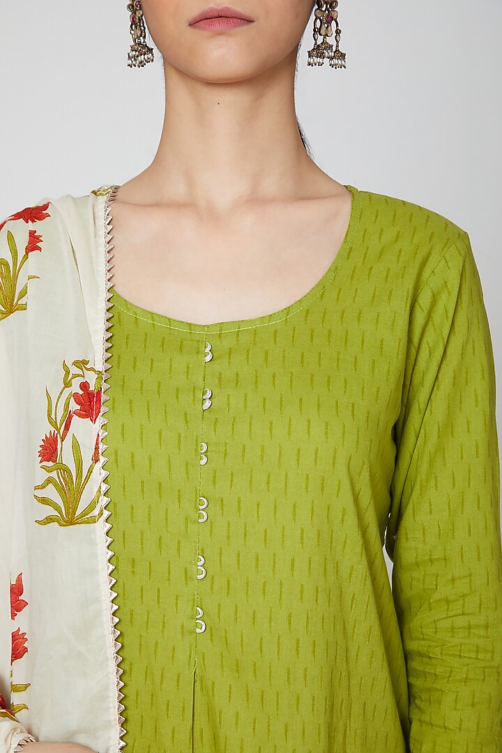 Olive Green Printed Kurta Set by VASTRAA at Pernia's Pop Up Shop