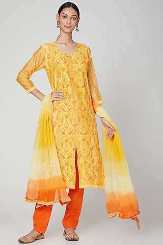 Yellow Printed Kurta Set by VASTRAA