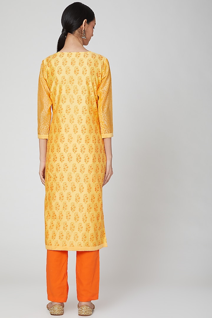 Yellow Printed Kurta Set by VASTRAA at Pernia's Pop Up Shop