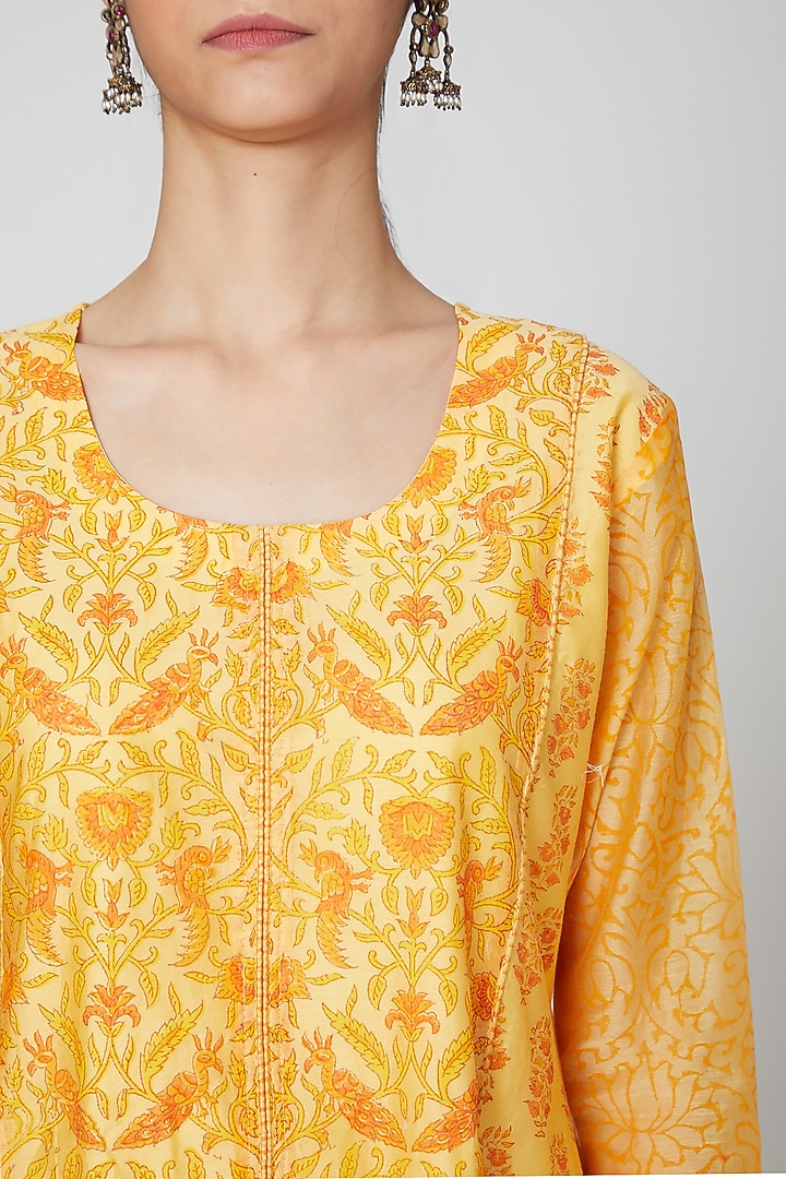 Yellow Printed Kurta Set by VASTRAA at Pernia's Pop Up Shop