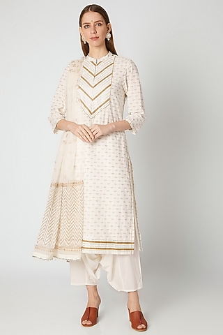 Off White & Gold Kurta Set by VASTRAA
