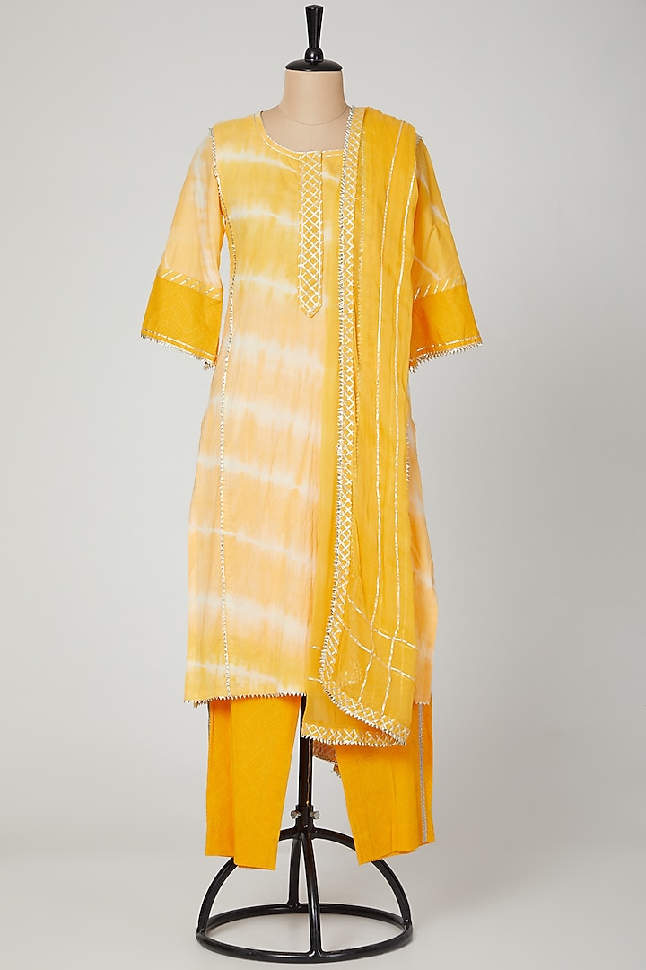 Yellow Printed Cotton Kurta Set by VASTRAA