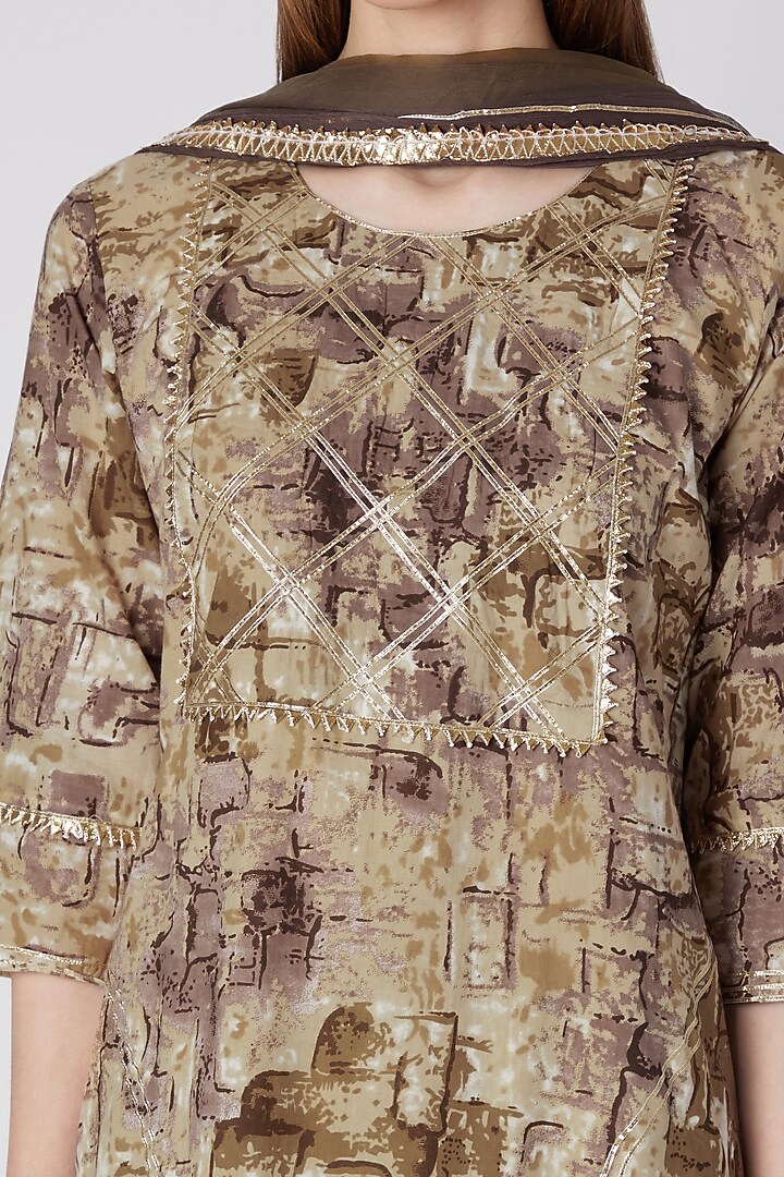 Mehendi Green Printed Kurta Set by VASTRAA at Pernia's Pop Up Shop