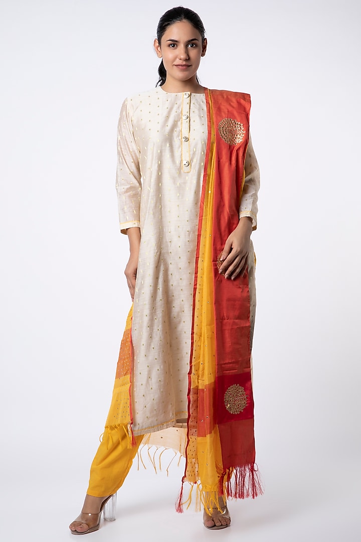 Off-White Printed & Embroidered Kurta Set by VASTRAA
