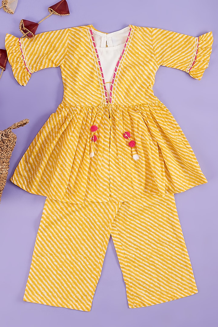 Yellow Printed Kurta Set For Girls by Vastra Vinod at Pernia's Pop Up Shop