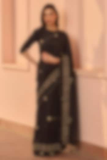 Noir Muslin Cotton Printed & Embroidered Festive Saree Set by Vaayu at Pernia's Pop Up Shop