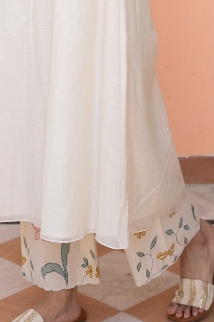 Porcelain White Muslin Cotton Kurta Set by Vaayu at Pernia's Pop Up Shop