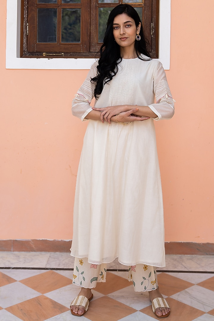 Porcelain White Muslin Cotton Kurta Set by Vaayu at Pernia's Pop Up Shop