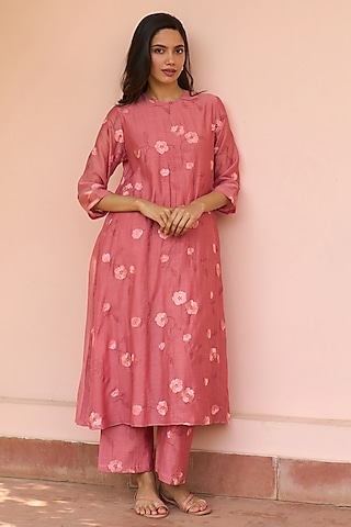 Hibiscus-Colored Muslin Cotton Floral Embroidered Kurta Set by Vaayu