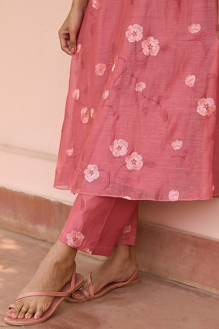 Hibiscus-Colored Muslin Cotton Floral Embroidered Kurta Set by Vaayu at Pernia's Pop Up Shop