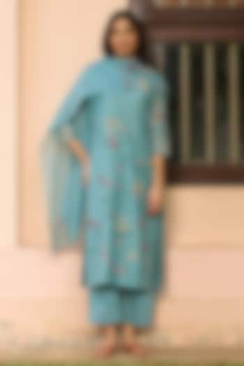 Powder Blue Muslin Cotton Applique Embroidered Kurta Set by Vaayu at Pernia's Pop Up Shop