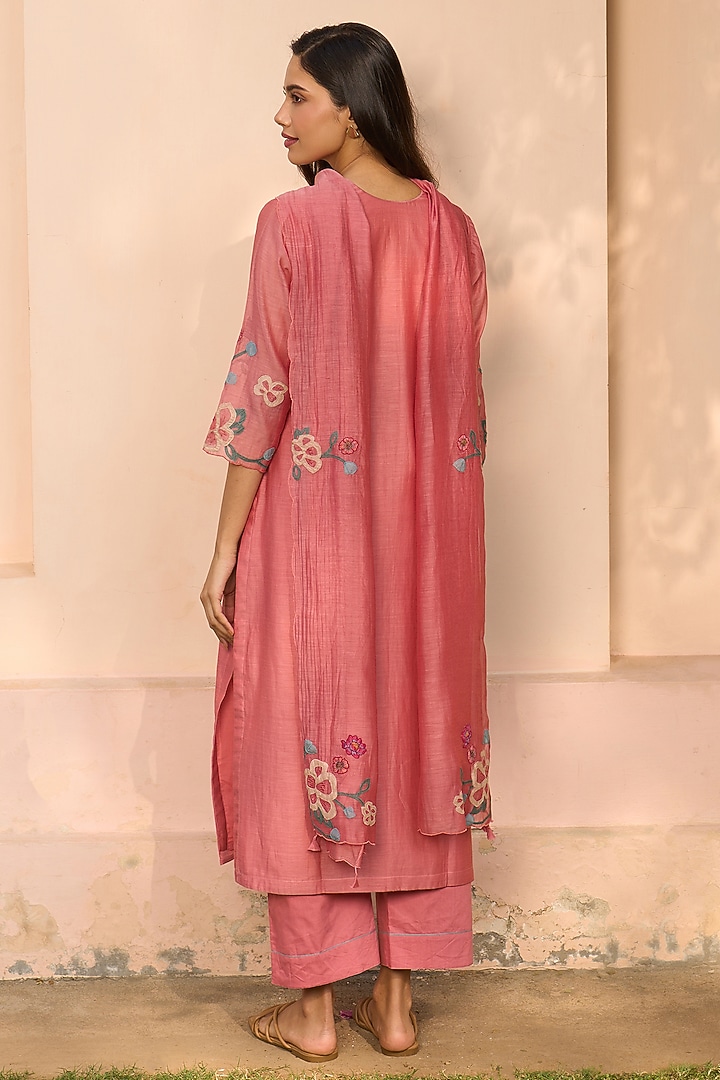 Hibiscus-Colored Muslin Cotton Applique Embroidered Kurta Set by Vaayu at Pernia's Pop Up Shop