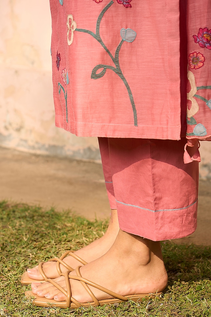 Hibiscus-Colored Muslin Cotton Applique Embroidered Kurta Set by Vaayu at Pernia's Pop Up Shop