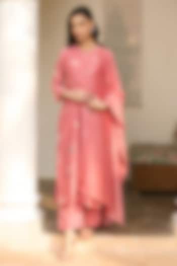 Hibiscus-Colored Muslin Cotton Applique Embroidered & Printed Kurta Set by Vaayu at Pernia's Pop Up Shop