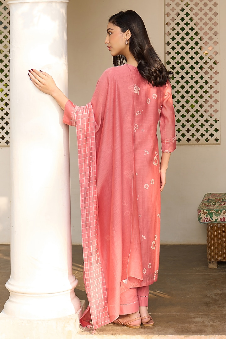 Hibiscus-Colored Muslin Cotton Applique Embroidered & Printed Kurta Set by Vaayu at Pernia's Pop Up Shop