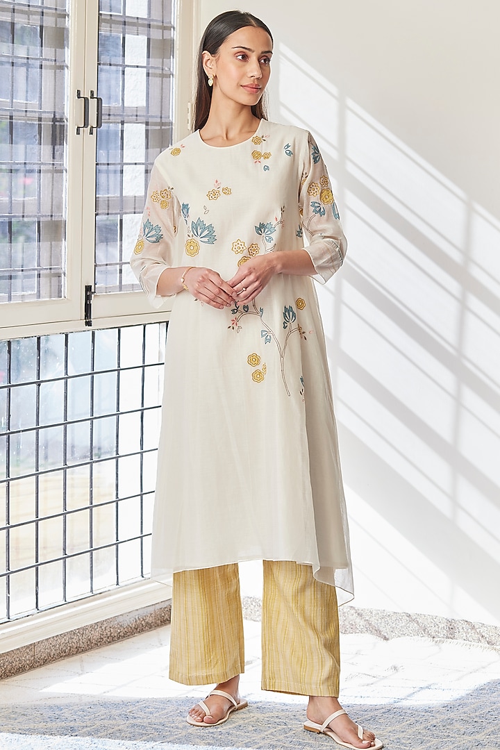 Pearl Cotton Muslin Embroidered Kurta Set by Vaayu at Pernia's Pop Up Shop