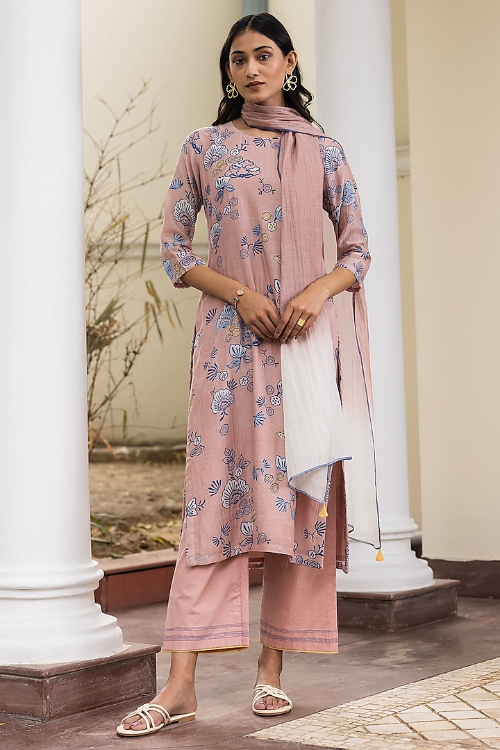 Oyster Pink Muslin Cotton Floral Printed & Thread Embroidered Kurta Set by Vaayu