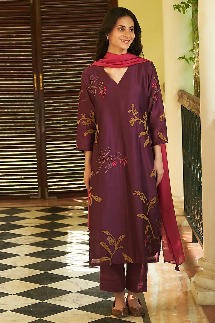 Amethyst Giza Silk Applique Thread Work Kurta Set by Vaayu at Pernia's Pop Up Shop