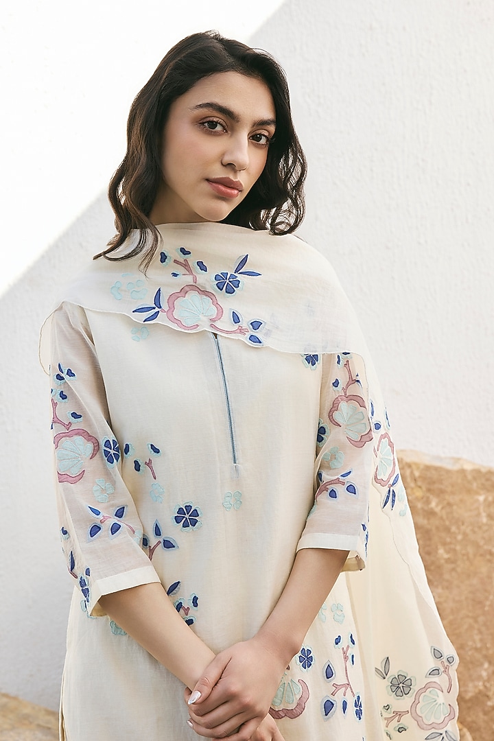 Pearl White Muslin Cotton Kurta Set by Vaayu at Pernia's Pop Up Shop