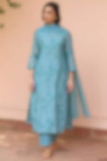 Powder Blue Muslin Cotton Floral Embroidered Kurta Set by Vaayu at Pernia's Pop Up Shop