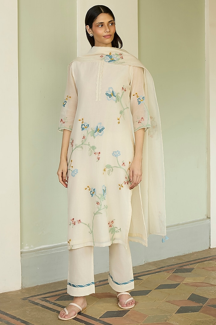 Ivory Muslin Cotton Applique Embroidered Kurta Set by Vaayu at Pernia's Pop Up Shop