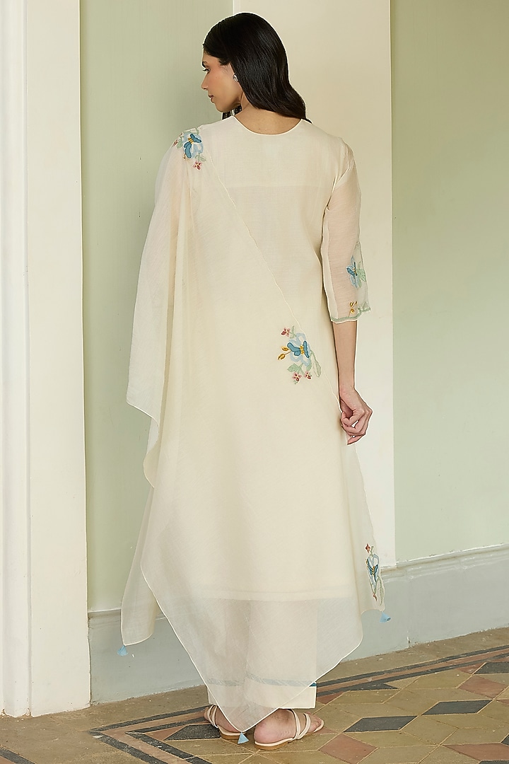 Ivory Muslin Cotton Applique Embroidered Kurta Set by Vaayu at Pernia's Pop Up Shop
