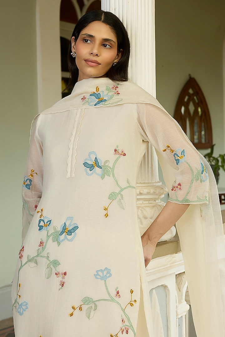 Ivory Muslin Cotton Applique Embroidered Kurta Set by Vaayu at Pernia's Pop Up Shop
